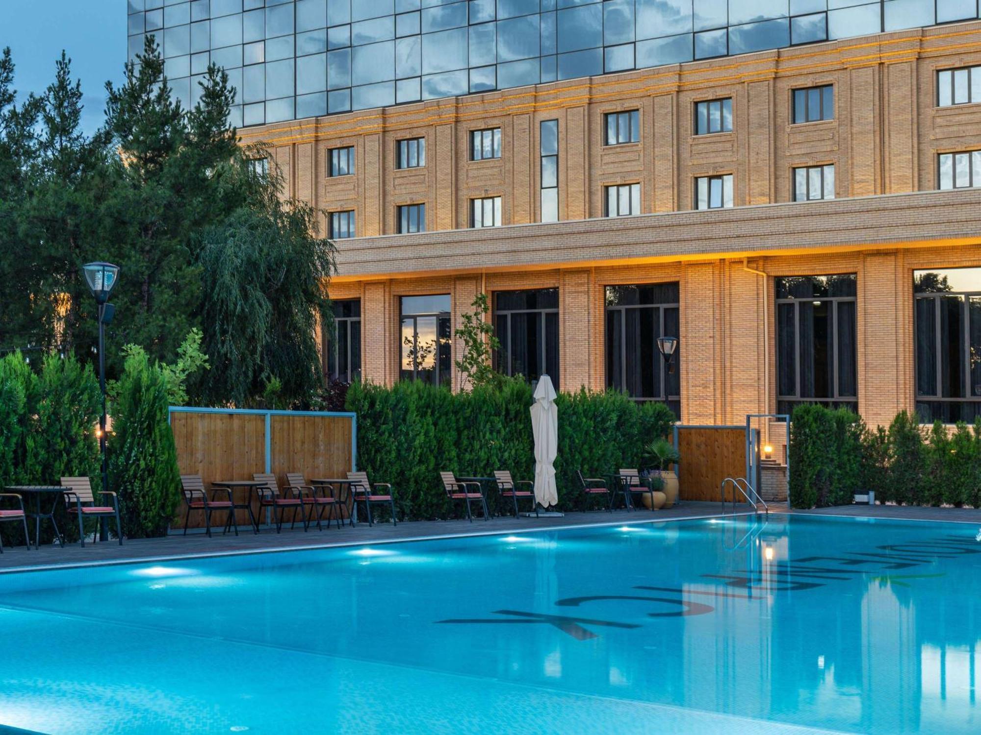 Moevenpick Самарканд Екстер'єр фото